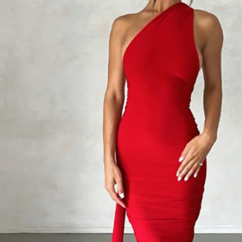 Red Solid Color One Shoulder Backless Fishtail He… - image 1
